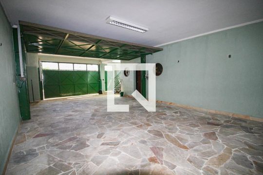 Garagem de casa para alugar com 3 quartos, 260m² em Vila Baruel, São Paulo