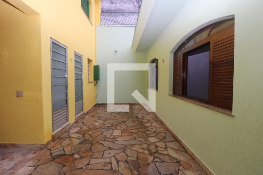 Quintal de casa para alugar com 3 quartos, 260m² em Vila Baruel, São Paulo