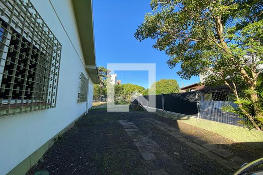 Garagem de casa à venda com 3 quartos, 130m² em Rio Branco, Novo Hamburgo