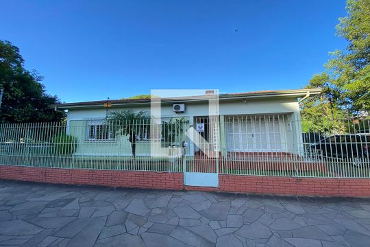 Fachada de casa à venda com 3 quartos, 130m² em Rio Branco, Novo Hamburgo