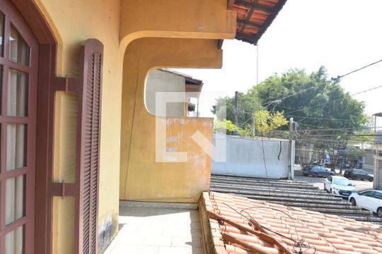 Sacada de casa à venda com 3 quartos, 129m² em Vila Tibiriçá, Santo André