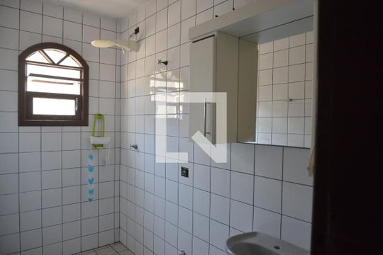 Banheiro Social de casa à venda com 3 quartos, 129m² em Vila Tibiriçá, Santo André