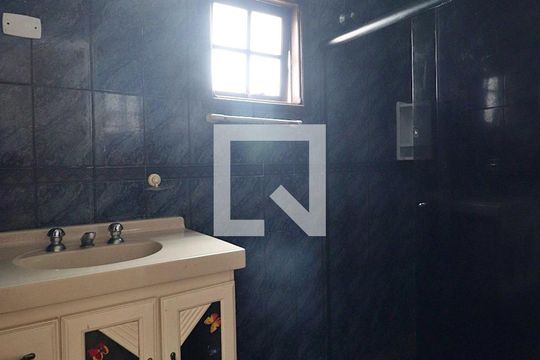 Banheiro de casa à venda com 2 quartos, 120m² em Parque Novo Oratório, Santo André