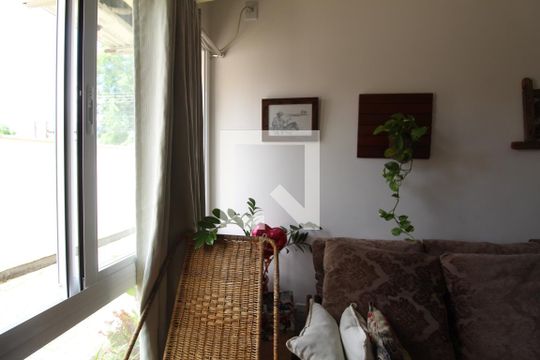 Sala de Estar de casa de condomínio à venda com 2 quartos, 44m² em Niterói, Canoas