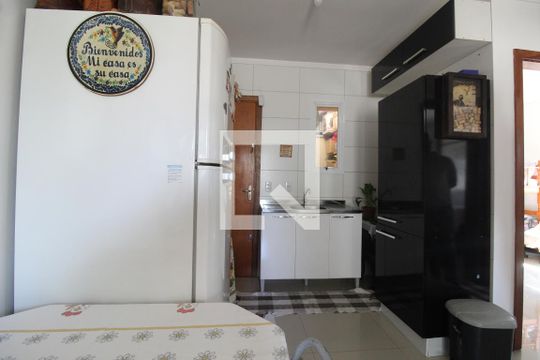 Cozinha de casa de condomínio à venda com 2 quartos, 44m² em Niterói, Canoas