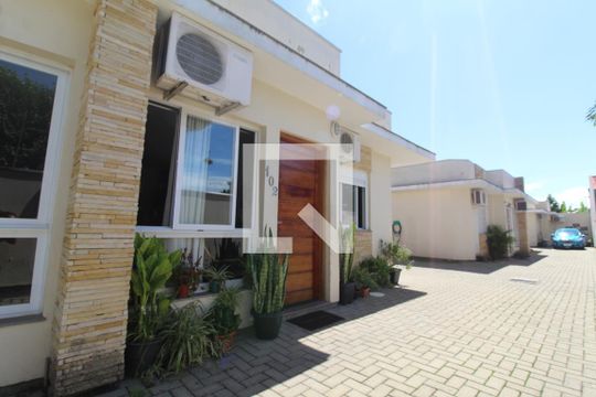 Fachada Frente de casa de condomínio à venda com 2 quartos, 44m² em Niterói, Canoas