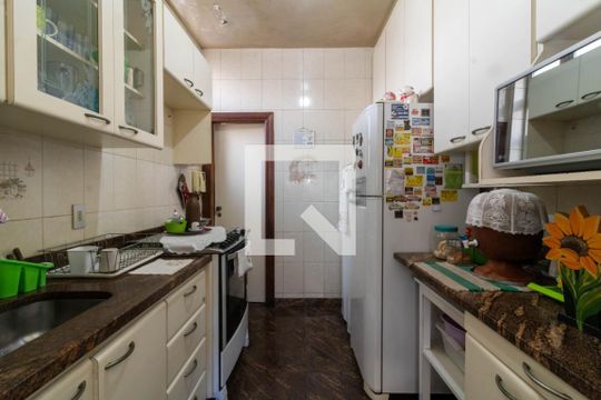 Casa à venda com 4 quartos, 300m² em Barroca, Belo Horizonte