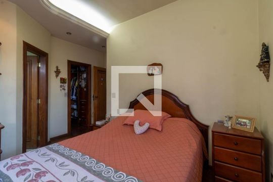 Casa à venda com 4 quartos, 300m² em Barroca, Belo Horizonte