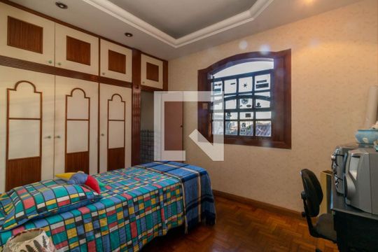Casa à venda com 4 quartos, 300m² em Barroca, Belo Horizonte