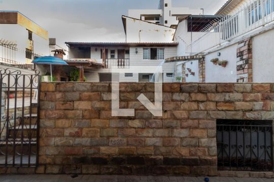 Casa à venda com 4 quartos, 300m² em Barroca, Belo Horizonte