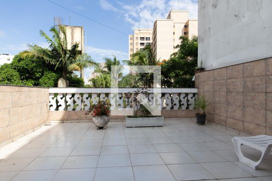 varanda de casa à venda com 4 quartos, 225m² em Centro, Diadema