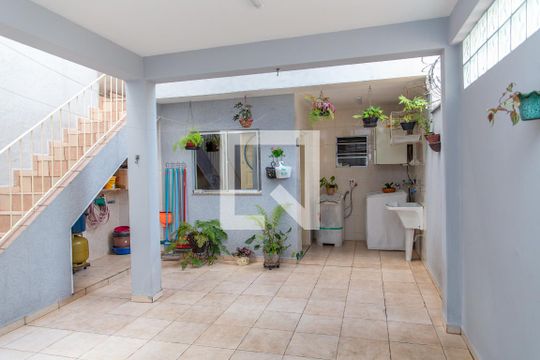 Quintal de casa à venda com 4 quartos, 225m² em Centro, Diadema
