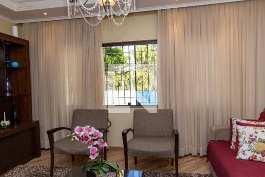 Sala de Estar de casa à venda com 4 quartos, 225m² em Centro, Diadema