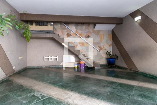 Garagem de casa à venda com 4 quartos, 225m² em Centro, Diadema