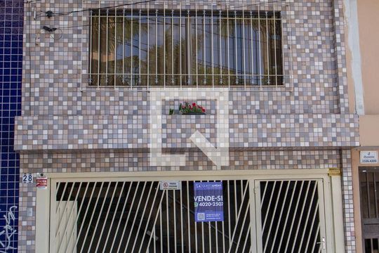 Fachada de casa à venda com 4 quartos, 225m² em Centro, Diadema