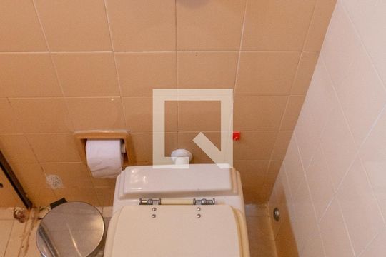Banheiro da Suíte de apartamento à venda com 3 quartos, 94m² em Vila Ipojuca, São Paulo