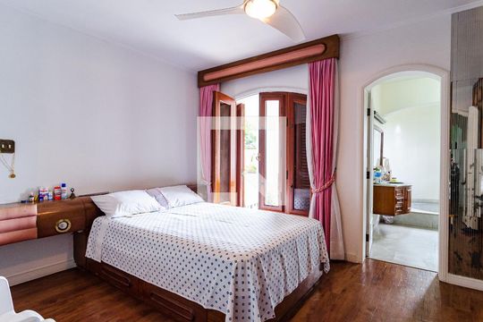 Suíte 1 de casa para alugar com 4 quartos, 400m² em Planalto Paulista, São Paulo