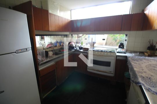 Cozinha de casa à venda com 6 quartos, 500m² em Cambuci, São Paulo