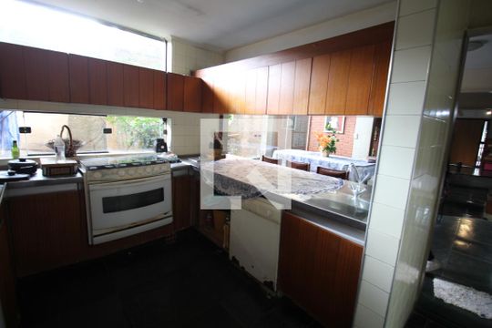 Cozinha de casa à venda com 6 quartos, 500m² em Cambuci, São Paulo
