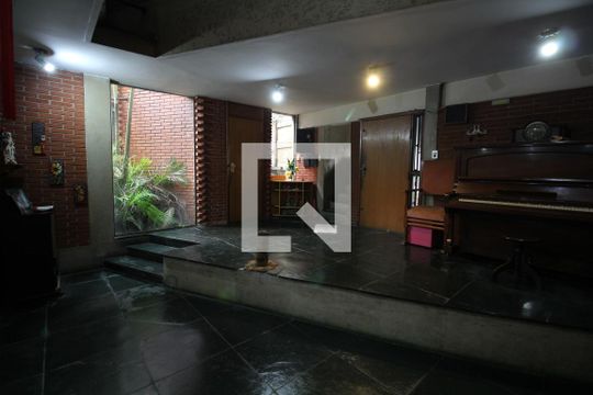 Sala 1 de casa à venda com 6 quartos, 500m² em Cambuci, São Paulo