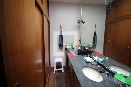 Banheiro da Suíte 1 de casa à venda com 6 quartos, 500m² em Cambuci, São Paulo