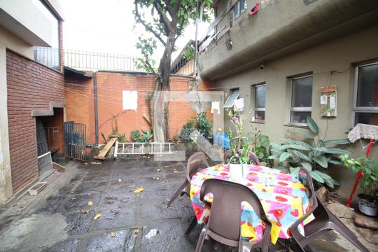 Quintal de casa à venda com 6 quartos, 500m² em Cambuci, São Paulo