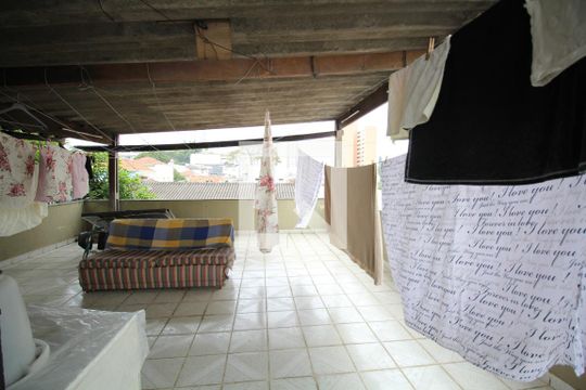 Sacada de casa à venda com 6 quartos, 500m² em Cambuci, São Paulo