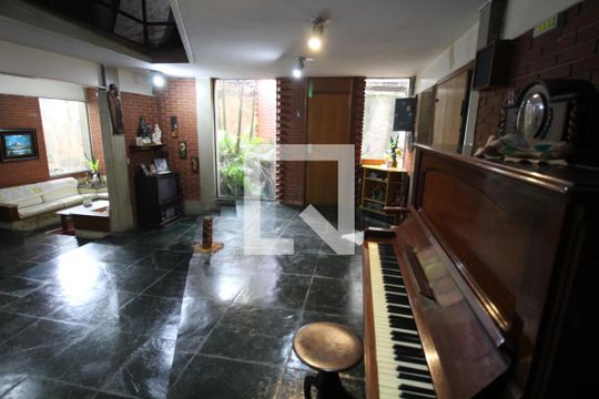 Sala 1 de casa à venda com 6 quartos, 500m² em Cambuci, São Paulo
