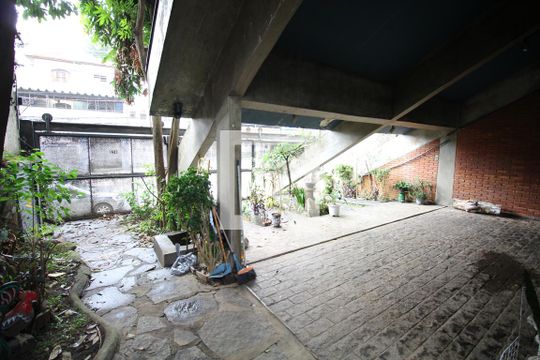 Garagem de casa à venda com 6 quartos, 500m² em Cambuci, São Paulo