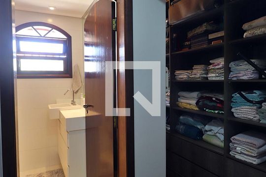 Closet de casa à venda com 3 quartos, 316m² em Jardim Bom Pastor, Santo André