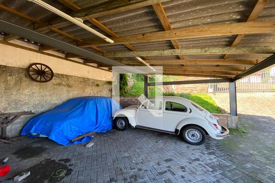 Garagem de casa à venda com 4 quartos, 130m² em Ouro Branco, Novo Hamburgo