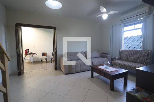 Sala de casa à venda com 3 quartos, 140m² em Ouro Branco, Novo Hamburgo