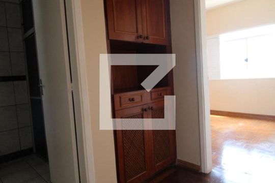 Corredor de apartamento à venda com 2 quartos, 80m² em Centro, Campinas