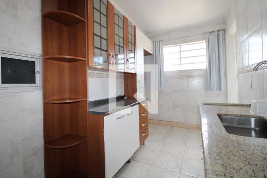 Cozinha de apartamento à venda com 2 quartos, 80m² em Centro, Campinas