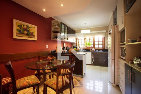 Cozinha de casa de condomínio à venda com 4 quartos, 174m² em Tristeza, Porto Alegre