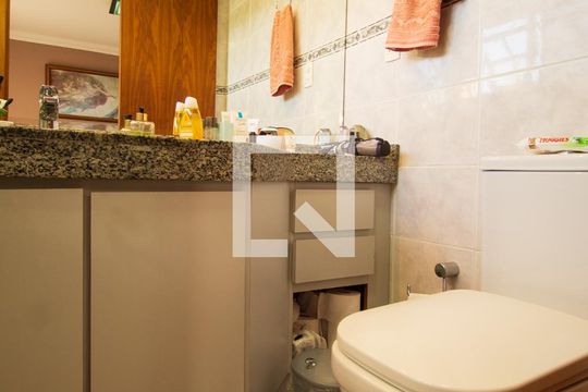 Banheiro da Suíte de casa de condomínio à venda com 4 quartos, 174m² em Tristeza, Porto Alegre