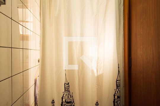 Banheiro de casa de condomínio à venda com 4 quartos, 174m² em Tristeza, Porto Alegre