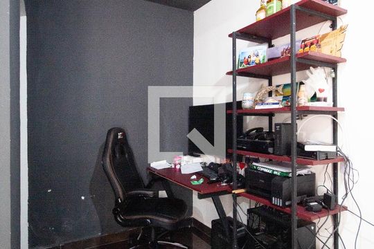 Sala de casa para alugar com 3 quartos, 224m² em Km 18, Osasco