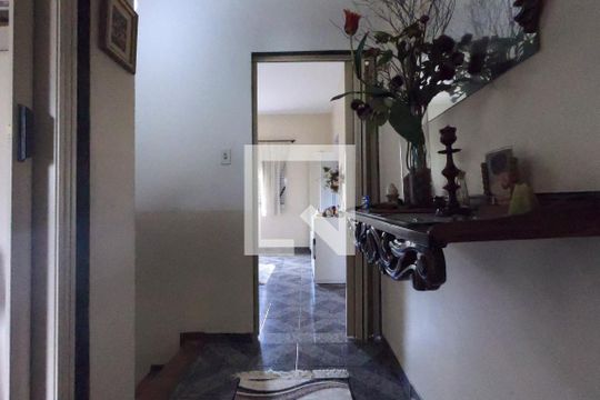 Corredor de casa à venda com 2 quartos, 198m² em Vila Antonieta, Guarulhos