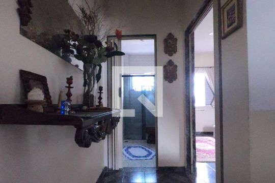 Corredor de casa à venda com 2 quartos, 198m² em Vila Antonieta, Guarulhos