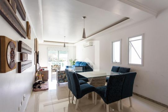 Sala de casa à venda com 4 quartos, 202m² em Vila Osasco, Osasco