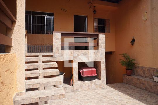Quintal de casa à venda com 3 quartos, 200m² em Jardim Artur Alvim, São Paulo
