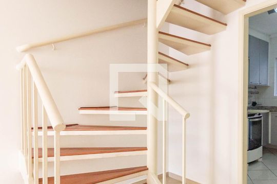 Sala de casa de condomínio à venda com 2 quartos, 83m² em Jardim Sarah, São Paulo
