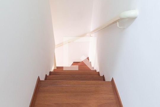 Escada de casa de condomínio à venda com 2 quartos, 83m² em Jardim Sarah, São Paulo