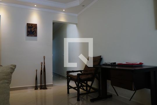 Sala de casa à venda com 4 quartos, 100m² em Vila Roque, São Paulo