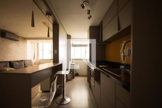 Cozinha e Área de Serviço de apartamento à venda com 2 quartos, 132m² em Medianeira, Porto Alegre
