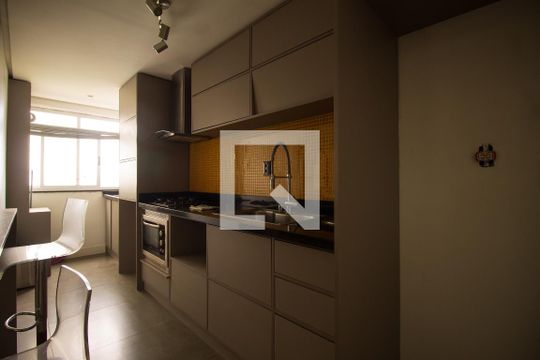 Cozinha e Área de Serviço de apartamento à venda com 2 quartos, 132m² em Medianeira, Porto Alegre