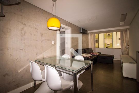 Apartamento à venda com 2 quartos, 132m² em Medianeira, Porto Alegre