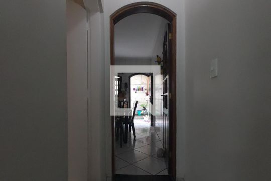 Corredor de casa à venda com 3 quartos, 225m² em Jardim Leila, Guarulhos