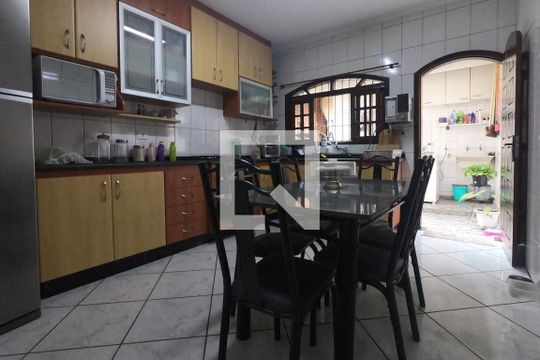 Cozinha de casa à venda com 3 quartos, 225m² em Jardim Leila, Guarulhos